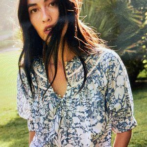 THE GREAT Sz 2 or M Storyteller Top in Mariner Blue Island Floral Print